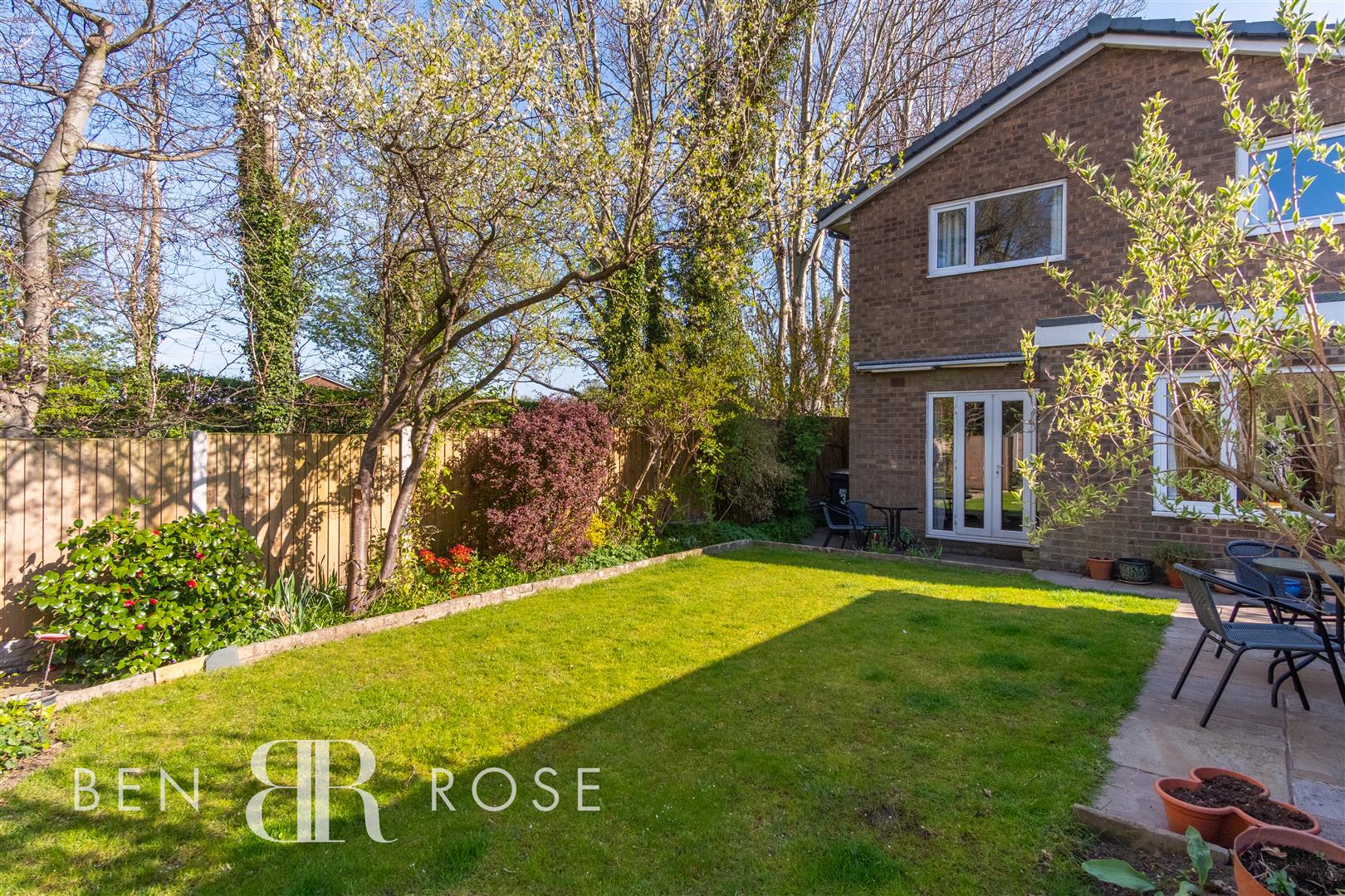 4 bed property in Stirling Close, Leyland
